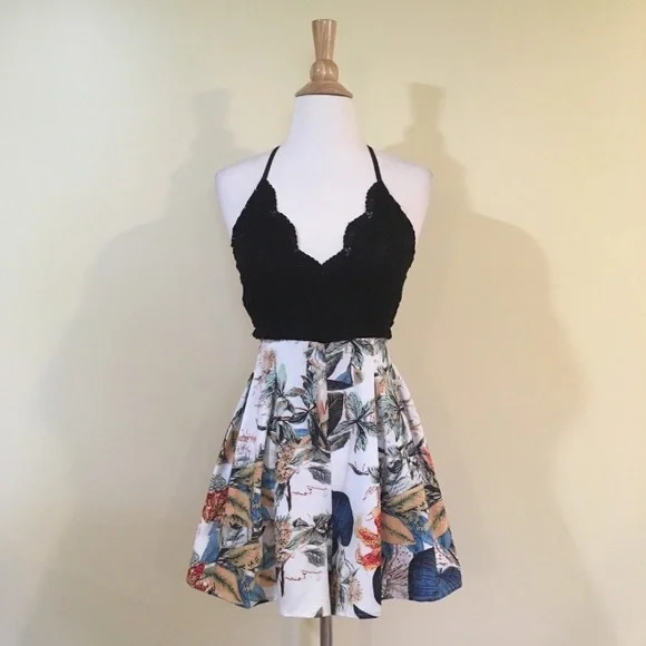 Black Lace Bodice Open Strappy Back Floral Romper - Picture 3 of 5